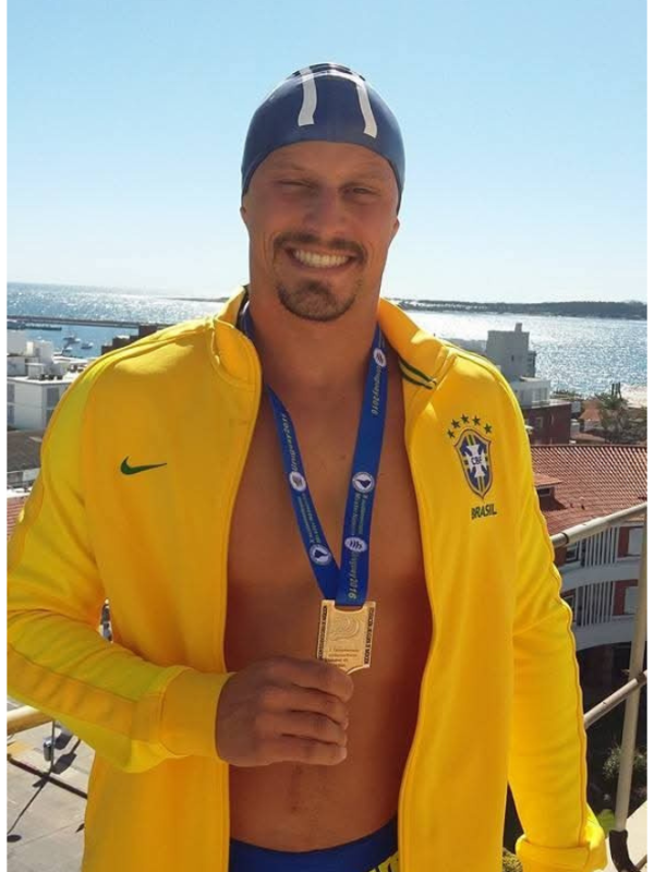 Osmar Lanes Seleção Brasileira Natação Olimpíadas do Rio 2016 com suas medalhas